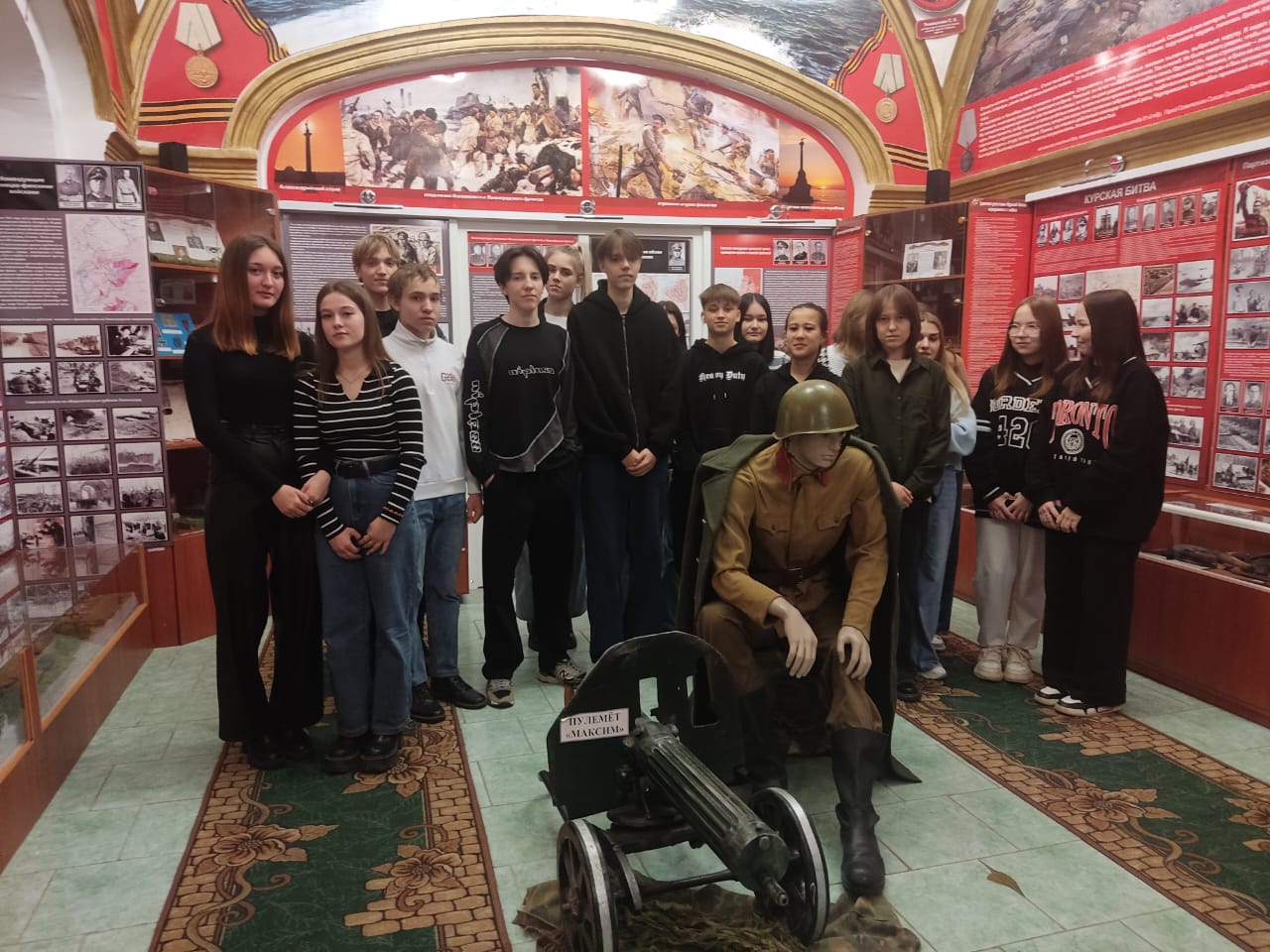 Группа колледжа СПД-102 посетила музей ВОВ 16 апреля
